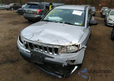 2013 Jeep Compass Latitude из США, поврежденный, VIN 1C4NJDEB5DD248456